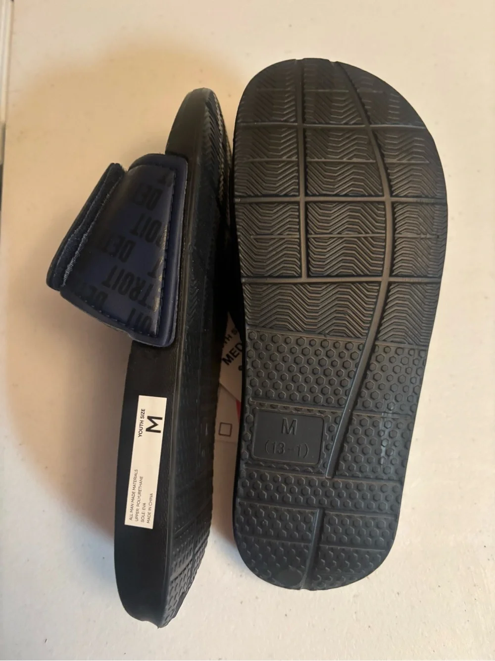 New Detroit Tigers Youth Slide Sandals – Size Medium (13–1)